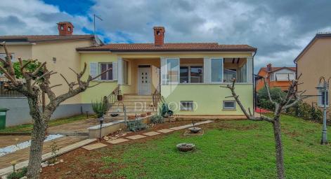 Poreč, okolica, predivna dvojna kuća s pogledom na more!