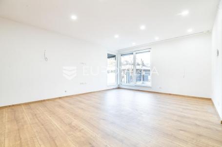 Zagreb, Mlinovi, luksuzan četverosoban stan 152 m² u duplex kući s garažom