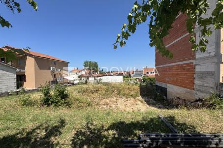 Istra, Rovinjsko Selo, građevinsko zemljište 585 m2 za manju stambenu zgradu ili vilu iz snova