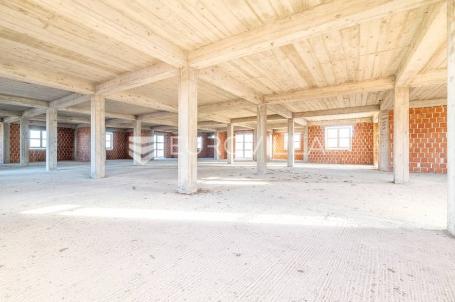 Samobor, Perivoj, roh-bau poslovni prostor 