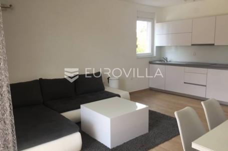 Pag, Novalja, moderni trosobni stan 80m2 u prizemlju, novogradnja