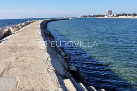 Umag, poslovna zgrada u strogom centru neto korisne površine od 600 m²