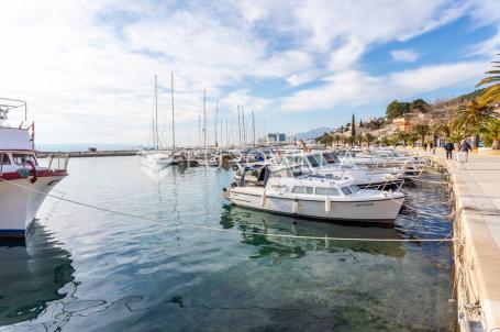 Baška Voda, kuća na osami  s  bazenom 