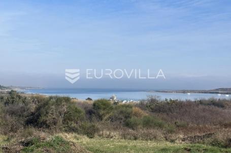 Ližnjan, poljoprivredna parcela NKP 1100 m2 s objektom i  prekrasnim pogledom  more
