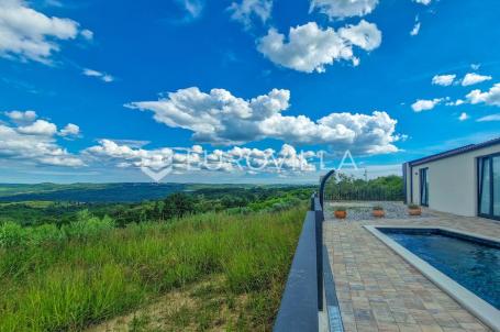Istra, Grožnjan, kuća 145m2 sa panoramskim pogledom na Motovun