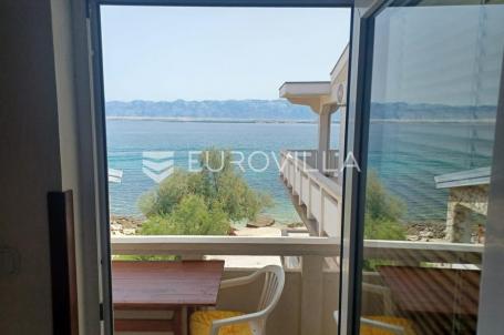 Zadar, Vir dvojna kuća sa šest apartmana prvi red do mora, površine 228 m²