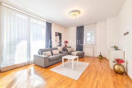 Zagreb, Goljak, prekrasan trosoban stan sa balkonom, 90 m²