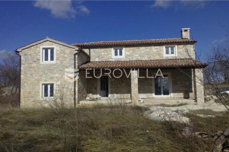 Istra, Savičenta okolica, jedinstvena kamena kuća 250m2 s bazenom na osami okružena zelenilom