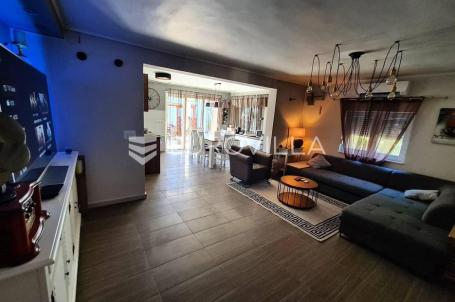 Zadar, Privlaka, moderna kuća sa tri apartmana u blizini mora
