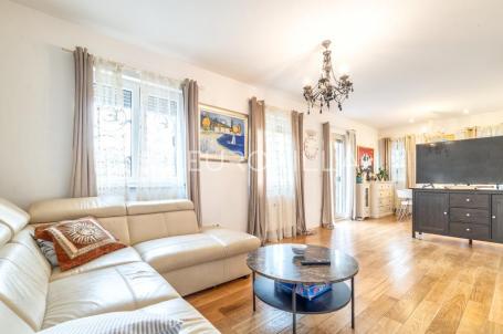 Zagreb, Lašćina, kuća 160 m² s parkirnim mjestima i vrtom
