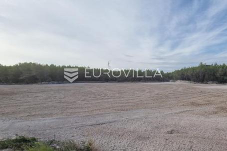 Vodice, građevinsko zemljište površine 7295 m2