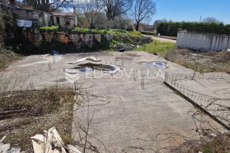 Istra, Smoljanci, građevinsko zemljište 970 m² s dozvolom za gradnju
