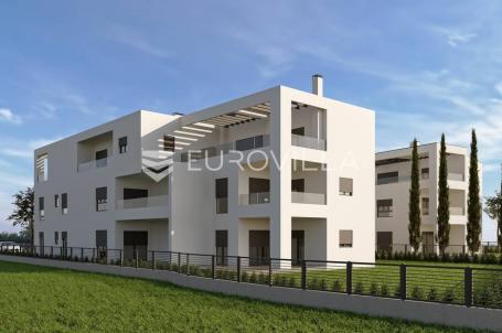 Istra, Poreč, moderan trosobni stan 158,93 m² na drugom katu, blizina popularne plaže