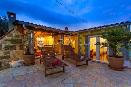 Istra, Pula, Veli vrh, dvije samostojeće prizemnice sa bazenom 50 m² i 90 m²