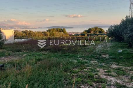 Kaštel Novi, građevinsko zemljište površine 3600 m²