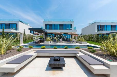 Istra, Poreč, elegantna Vila s bazenom i pogledom na more ( V2 ) 