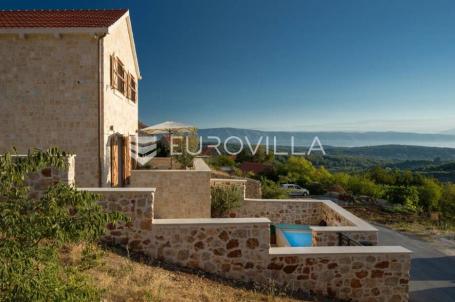 Hvar, kamena dizajnerska vila na iznimnoj lokaciji