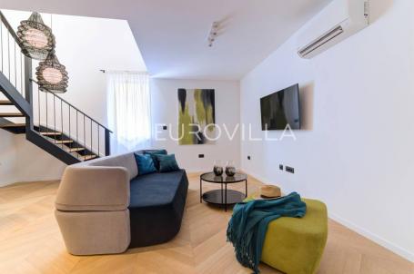 Opatija, Volosko, luksuzan trosoban stan u prvom redu do mora NKP 99.81 m2