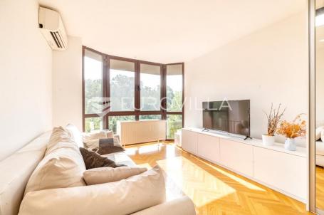 Zagreb, Vrhovec, dvosoban stan 42 m2 na 3. katu