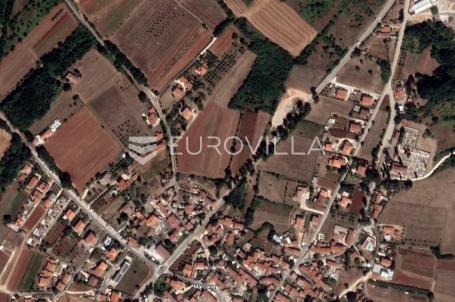 Istra, Marčana, 1387 m² građevinskog zemljišta na top lokaciji
