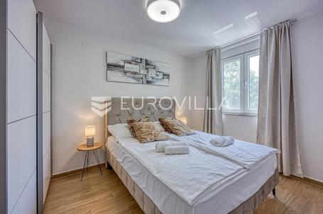 Istra, Murine, predivan stan s tri spavaće sobe neto korisne površine od 80,5 m²