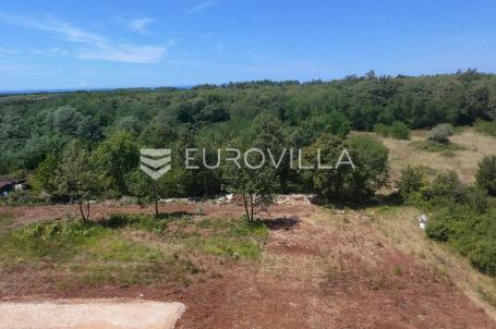 Istra, Brtonigla, Građevinsko zemljište 810 m², idealno za luksuznu vilu s bazenom