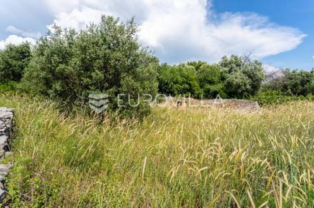 Seget, građevinsko zemljište 130m od mora, 910 m²