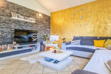 Istra, Novigrad, stan 90 m² sa mansardom i dvije spavaće sobe