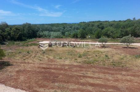 Istra, Brtonigla, Građevinsko zemljište 675 m², idealno za luksuznu vilu s bazenom