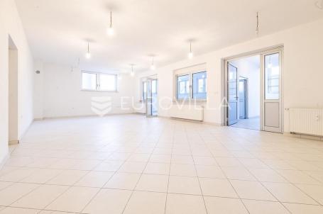 Zagreb, Špansko, poslovni prostor 235 m², 2 parkirna mjesta