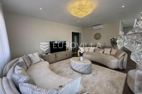 Istra, Rovinj, luksuzni stan 130m2 s 4 spavaće sobe na 2. katu novogradnje - najam do 1.6. 