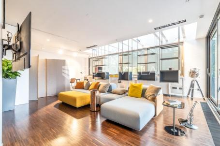Zagreb, Ribnjak, luksuzan trosoban penthouse na tri etaže