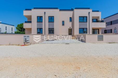 Istra, Poreč, trosoban stan u prizemlju