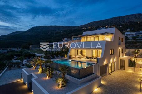 Split, Podstrana, urbana vila s bazenom, saunom, jacuzzijem i garažom