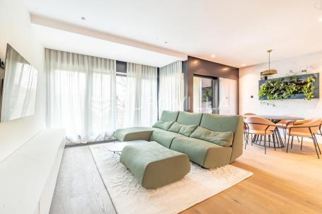 Zagreb, Ribnjak, luksuzni četverosobni stan 130 m², PRVI NAJAM