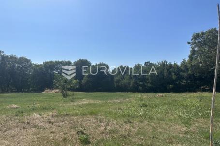 Istra, Medulin velika građevinska parcela  6700 m2 u blizini svih sadržaja 