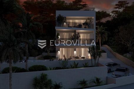 Čiovo, Okrug Gornji, luksuzan trosoban penthouse s krovnom terasom, prvi red do mora
