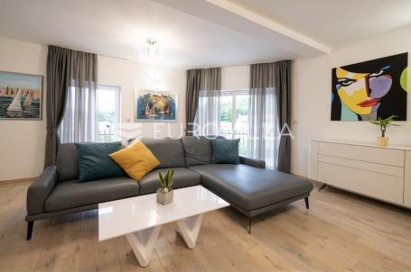 Opatija, Matulji, predivna moderna villa 400 m2 s bazenom 