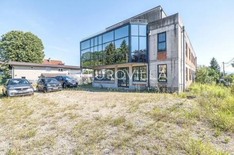 Zaprešić, poslovna roh bau zgrada 2010 m² na zemljištu 2013 m²