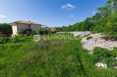 Otok Krk, Gostinjac, ucrtana starina i 3 građevinske čestice površine 950 m²