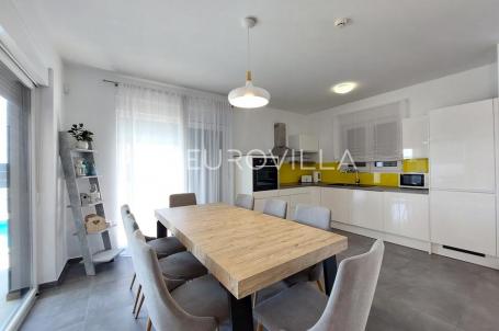 Istra, Pula, kuća s bazenom nadomak Pule