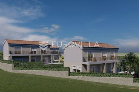 Istra, Barban, prostrano zemljište s 2 građevinske dozvole za vile s bazenom 
