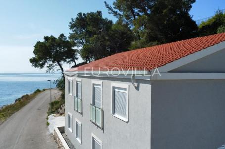 Brač, Selca, prvi red do mora kuća s četiri apartmana