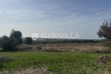 Istra, Kaštelir - građevinsko zemljište na rubu urbanizacije s pogledom na more 2262 m2
