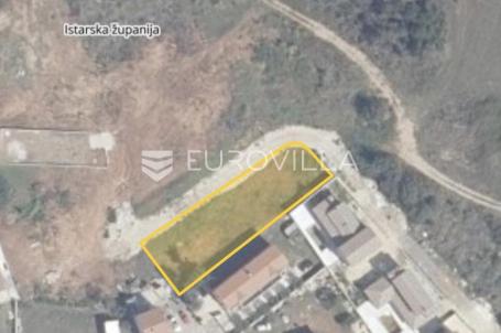Istra, Loborika, građevinsko zemljište pravilnog oblika NKP 970 m2