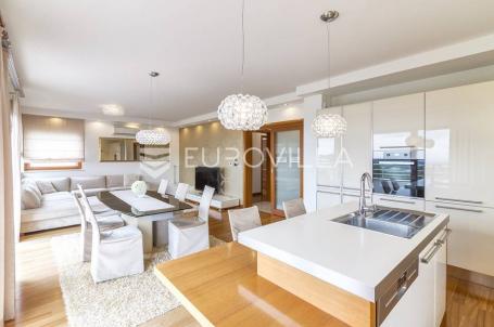 Šestine, prekrasan četverosoban penthouse 140 m²