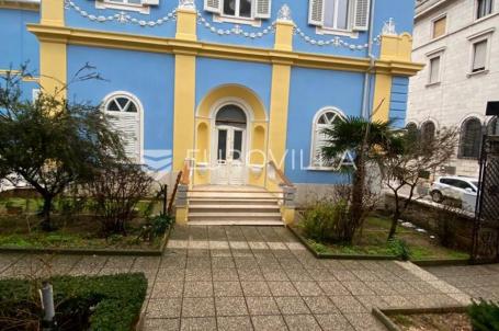 Pula, veliki uredski prostor na dvije etaže 300 m2
