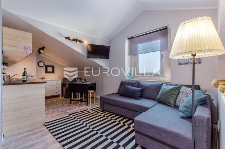Rijeka, Centar, novouređen dvoetaži stan 125 m² s četiri apartmana
