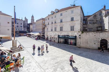 Split, Grad, prostran dvosoban stan u centru grada za dugoročan najam