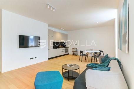 Opatija, Volosko, luksuzan dvosoban stan u prvom redu do mora NKP 68,19 m2